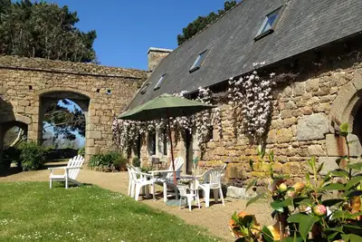 Image de Maison de charme tout confort avec cheminée et jardin proche plages, Port-Blanc