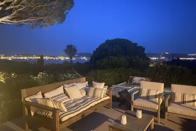 Image de Villa Vue Magnifique Sur Saint Tropez Avec Piscine Pour 14 Personnes
