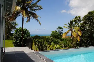 Image de Villa de standing entre Deshaies et Ste Rose, piscine privée, vue mer & montagne