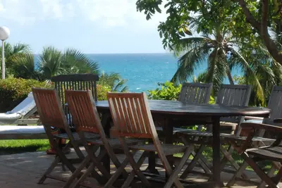 Image de Spacieuse villa à St François face à la mer de 2 à 14 personnes