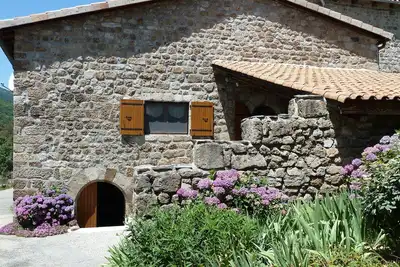 Image de Gîte de caractère en pierres de pays, site tres calme, trés bel environnement