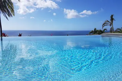 Image de Villa avec piscine privée, vue exceptionnelle sur la mer et les îlets Pigeon