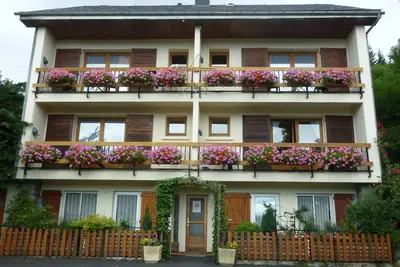 Image de 200m cité médiévale -  2\/3 pers sud ensoleillé+balcon - Wifi