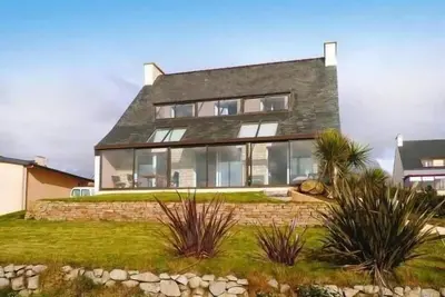 Image de Maison spacieuse et lumineuse avec vue mer panoramique sur la plage à 100m