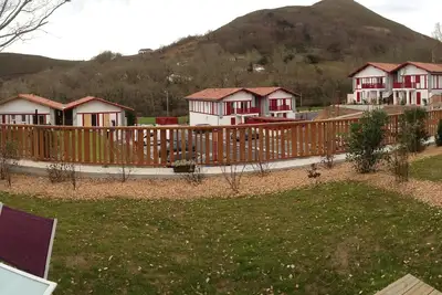 Image de Appartement basque avec jardin et vue sur la montagne, proche de l'océan