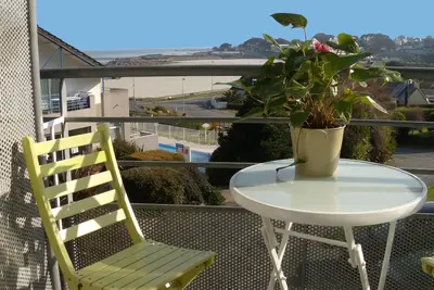 Image de Appartement avec superbe vue sur mer et plage de Trestel Ă 9 km de Perros Guirec