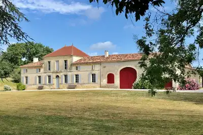 Image de Château Petit Luc, propriété viticole familiale joliment rénovée avec piscine