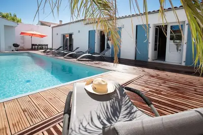 Image de Ancienne maison de pêcheur avec piscine au coeur du vieux La Cotinière