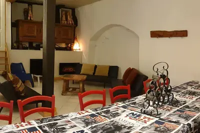 Image de Grande maison de vacances avec 10 chambres\n (9 lits doubles et 6 lits simples)