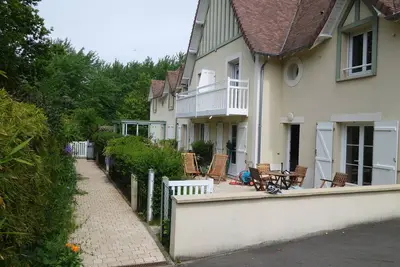 Image de Maison avec Terrasse dans résidence très calme, accès mer à pied, 2 chambres.