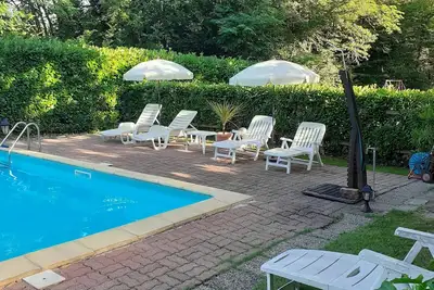 Image de Maison avec grande piscine e située 7 mn ( 7km) du centre historique de Sarlat