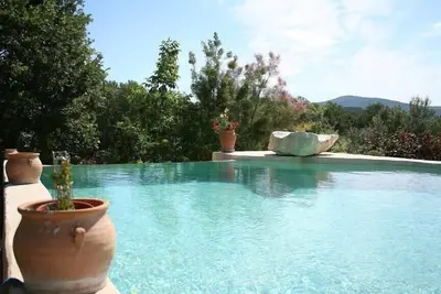 Image de Villa avec piscine a débordement.