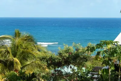 Image de Bas de Villa Ă Anse des Rochers avec Plage, Vue Mer, Piscine et Jardin. . .