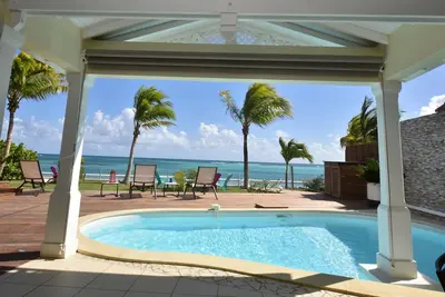 Image de ***** Les pieds dans l'eau, Villa Jasmin sur la plage face au lagon
