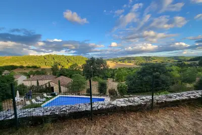 Image de Country house, quiet, peaceful, picturesque, in the countryside. Magnificent view