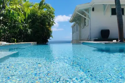 Image de Le charme créole à 180° vue mer, 6 à 10 personnes, piscine à débordement