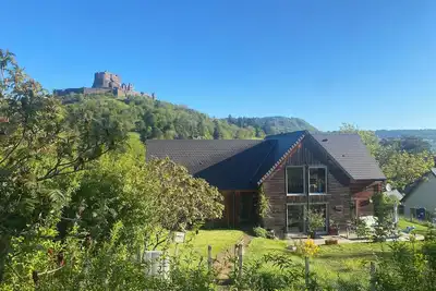 Image de maison tres spacieuse avec terrasses, grands jardins et sauna