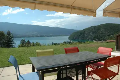 Image de Appt en rez de jardin. Vue spectaculaire sur le lac d'Annecy et les montagnes