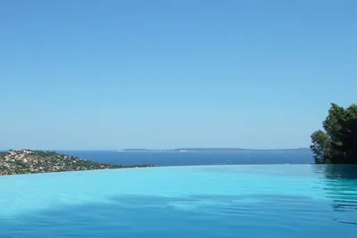 Image de Maison de famille, vue mer, piscine débordement, 300m du vieux village de Bormes