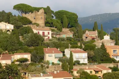 Image de Appartement en rez de jardin dans le pittoresque village de Bormes les mimosas