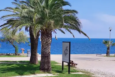 Image de Charmante villa individuelle à 20m de la plage avec grande terrasse et vue mer