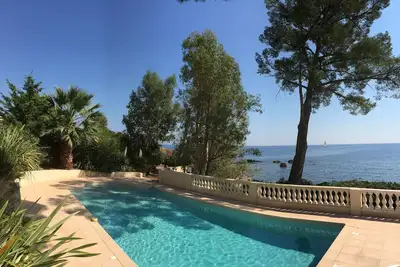 Image de Appartement luxueux pieds dans l'eau avec terrasse vue sur mer