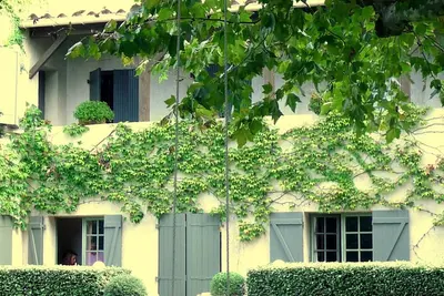 Image de Mas de charme à 200m de la plage avec un grand jardin proche commerces