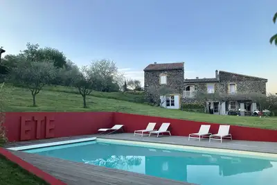 Image de Maison de caractère en Ardèche avec piscine chauffée et terrain de pétanque.
