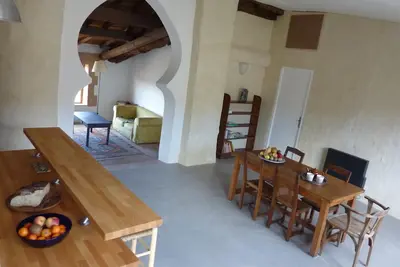 Image de A 9 km de Gordes, maison de hameau avec terrasse