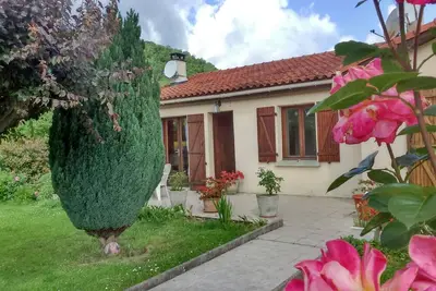 Image de Maison aux pieds des Pyrénées pour des vacances en famille, au calme.