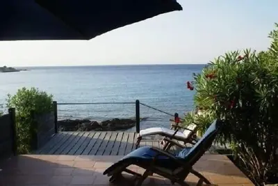 Bungalow 2 pièces, sur mer, exceptionnel, entre Calvi et Ile Rousse