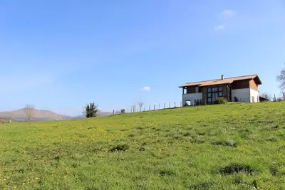 Image de Maison spacieuse avec jardin