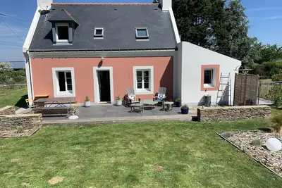 Image de belle maison belliloise dans quartier calme avec grand jardin clôturé