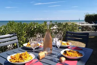 Image de Appartement front de mer en rez de jardin, accès direct à la plage