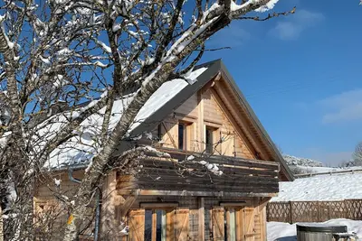 Image de Chalets en bois avec bain chaud ou jacuzzi Ă Ă 2 mn des pistes de ski alpin