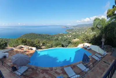 Image de RayolCanadel Royal=180°de la+belle vue turquoise Golfe StTropez, 1Km plage s. blan