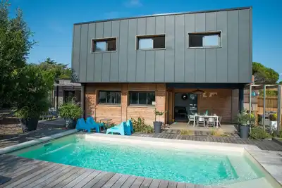 Image de 200m de l'océan, maison contemporaine avec piscine chauffée pour 6 personnes