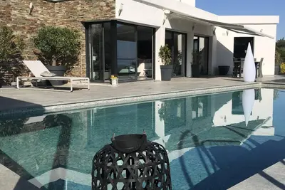 Image de Villa Dido contemporaine vue mer. 5 chambres en suite avec terrasse vue mer