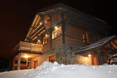 Image de *Offre exceptionnelle*Chalet 4*\/ lac\/ plein sud \/ pistes ski \/ jacuzzi, sauna
