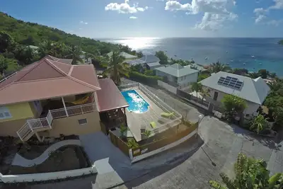 Image de 150 m de la plage, villa avec piscine et vue mer