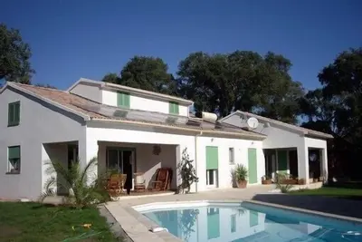 Image de Villa contemporaine sur 2000 m2, Proche Plage Avec Piscine Privée