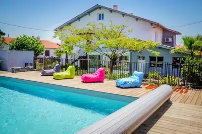 Image de Itsas Ondoa à côté de la mer, Toute entier