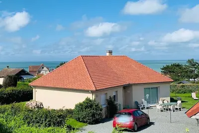 Image de Single-storey house on a closed plot with sea view