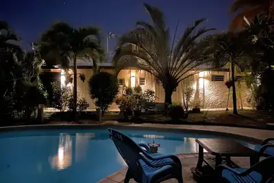 Image de À 500m de la plage: Villa à St Gilles (Boucan Canot) + Bungalows en option
