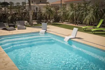 Image de Villa Néfliers, avec piscine privée et jardin. à 10 min. du bord de mer