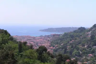 Image de Appartement dans villa avec piscine et vue mer