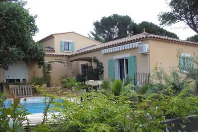 Image de Grand Studio Indépend. , Calme, à Nîmes, terrasse et piscine, Cadre Verdure