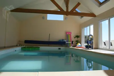 Image de 4 * villa indoor pool, billiards, baby, ping pong, tennis 100m