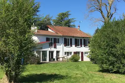 Image de Maison de campagne avec tennis, vélos et activités sportives