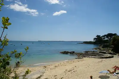 Image de Maison à Ploemeur: Accès Direct à La Plage et Vue sur L'île De Groix,